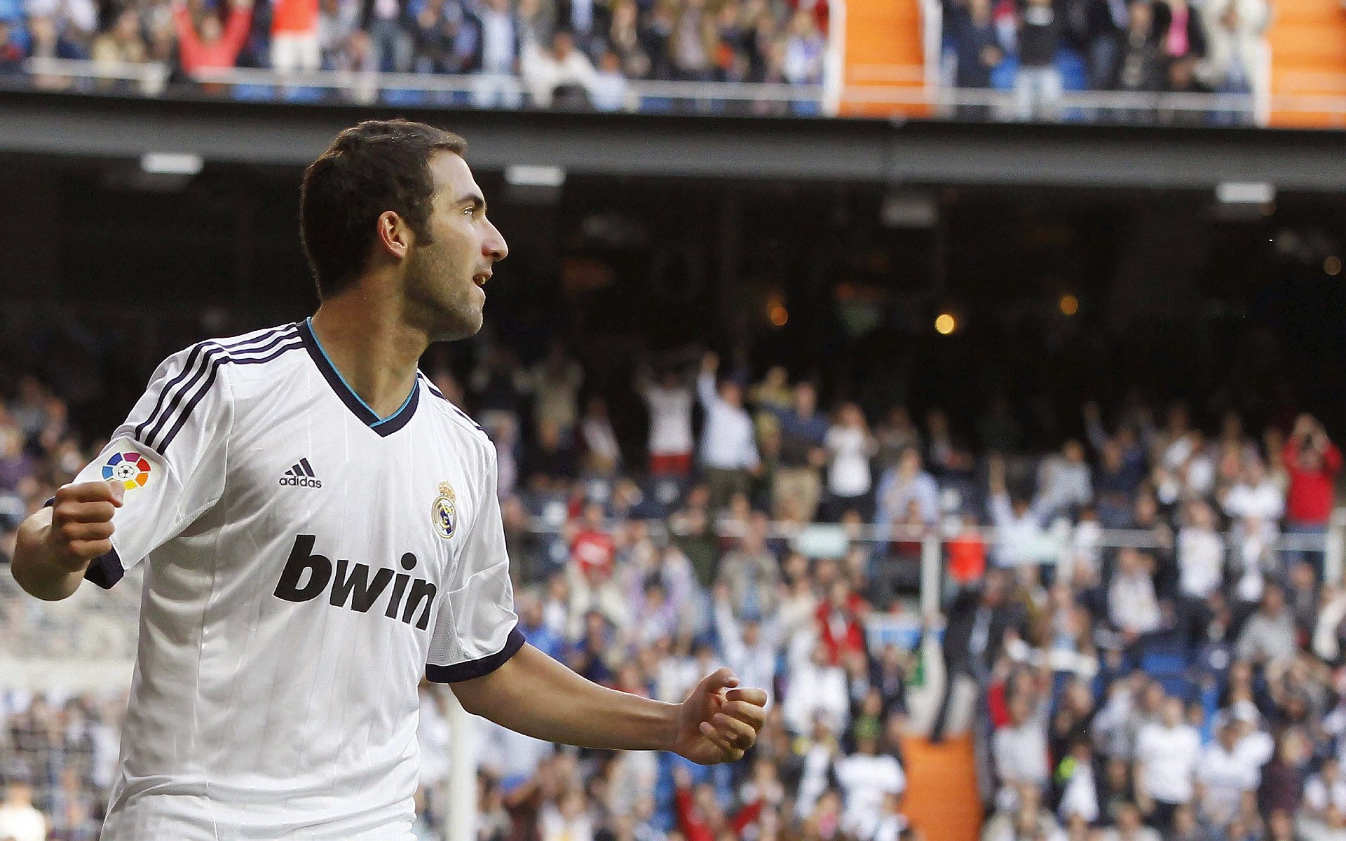 kaiyun体育综合-勇士队核心库里再度爆发,三分雨点不停,勇士队为库里布置的战术