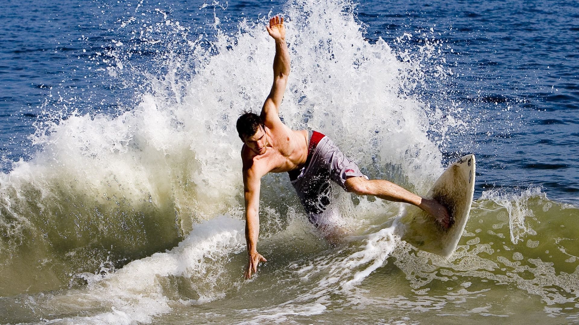 Kalulu个人乌龙加深尤文悲剧色彩